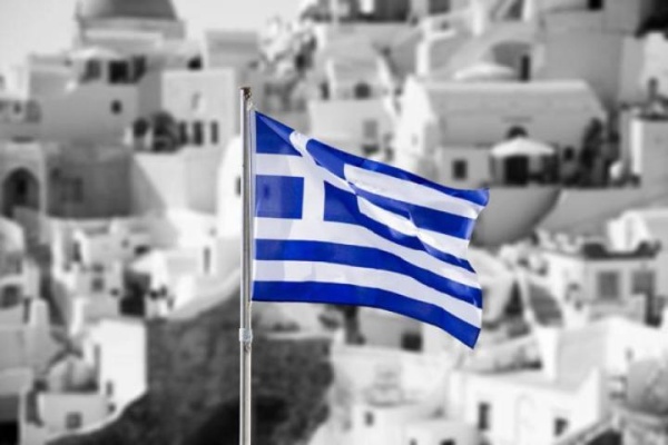 Το άρθρο 120 παρ. 4 του Συντάγματος με το οποίο καθιερώνεται το δικαίωμα αλλά και η υποχρέωση κάθε Έλληνα να υπερασπίζεται το ΣΥΝΤΑΓΜΑ